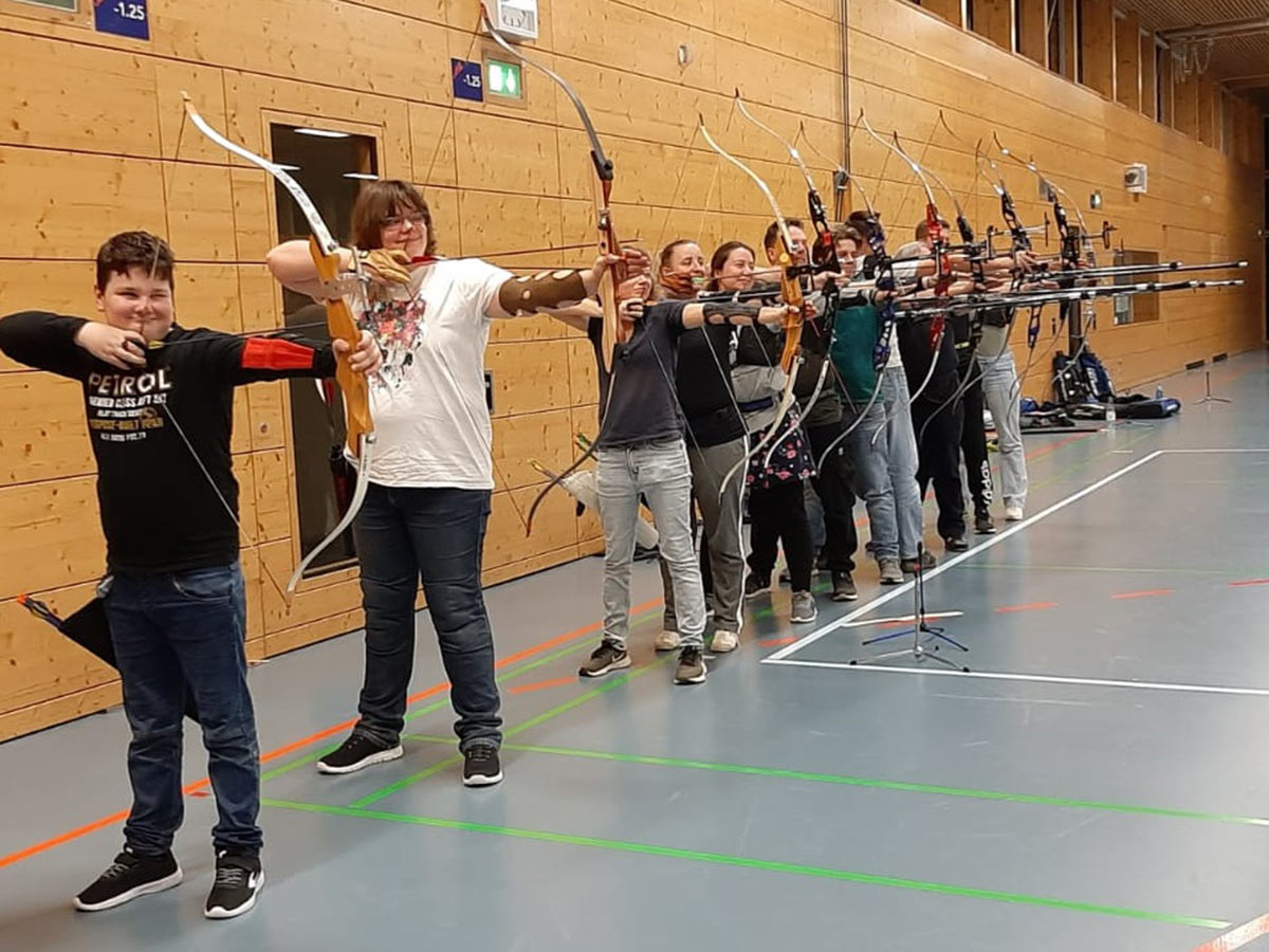 Bogenschießen Jugendtraining Bogenschießen Training drinnen und draußen